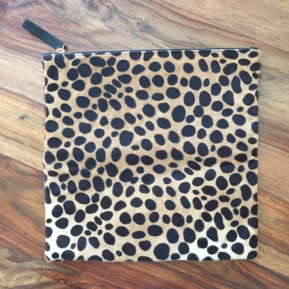 SOLD 💔Clare V. leopard clutch - Picture 4 of 5